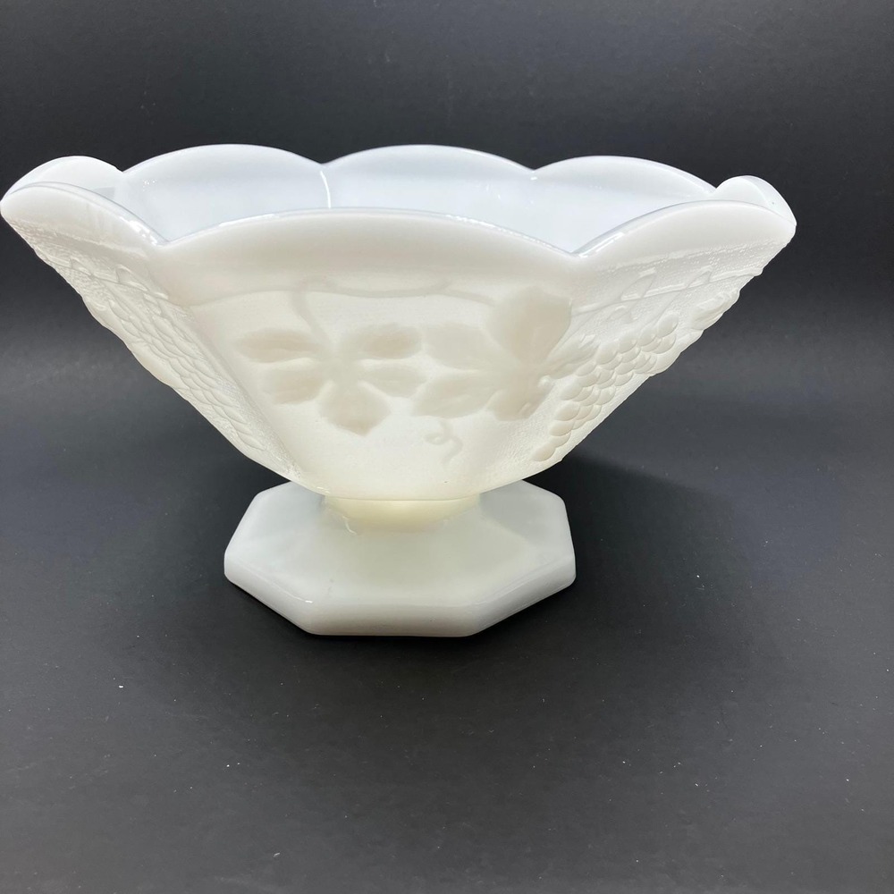 Pair Vtg Anchor Hocking Grape Milk Glass Bowls Christmas Amaryllis Centerpiece - Picture 11 of 14